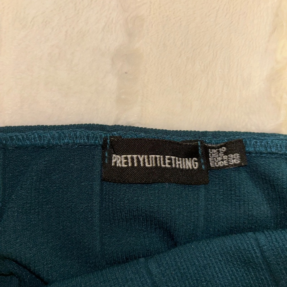 PRETTY LITTLE THING CROP TOP